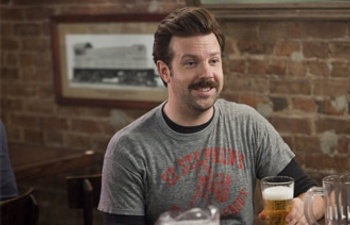 Jason Sudeikis se joint à Will Ferrell dans Dog Fight