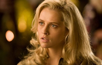 Teresa Palmer obtient le premier rôle féminin de Point Break