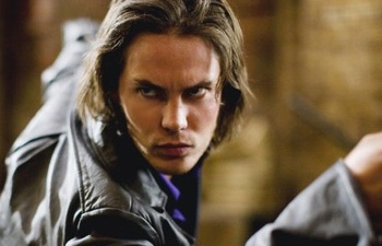 Taylor Kitsch dans le remake de The Raid