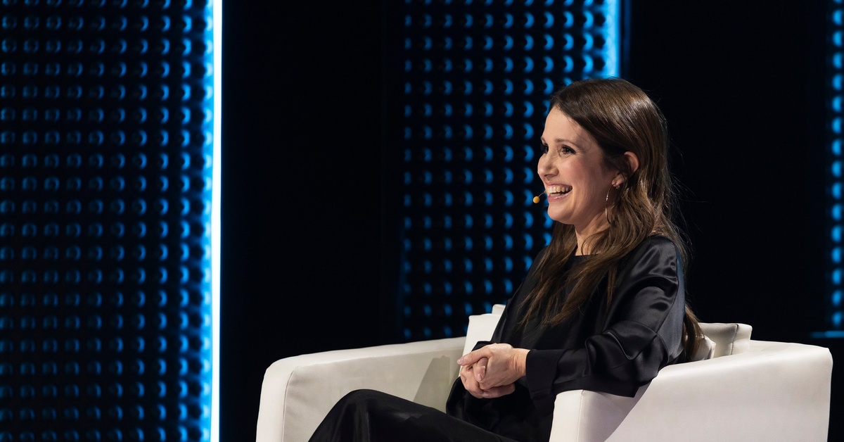 Sara Dufour and Legendary Comedian to Star in En Direct de l’Univers