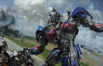 Un regroupement de scénaristes est formé afin d'étendre la franchise Transformers