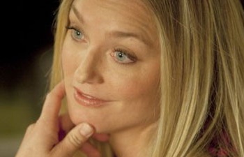 Elisabeth Röhm sera la mère de Taylor Lautner