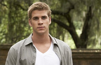 Liam Hemsworth en négociations pour The Raven