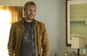 Rhys Ifans sera le méchant dans Spider-Man