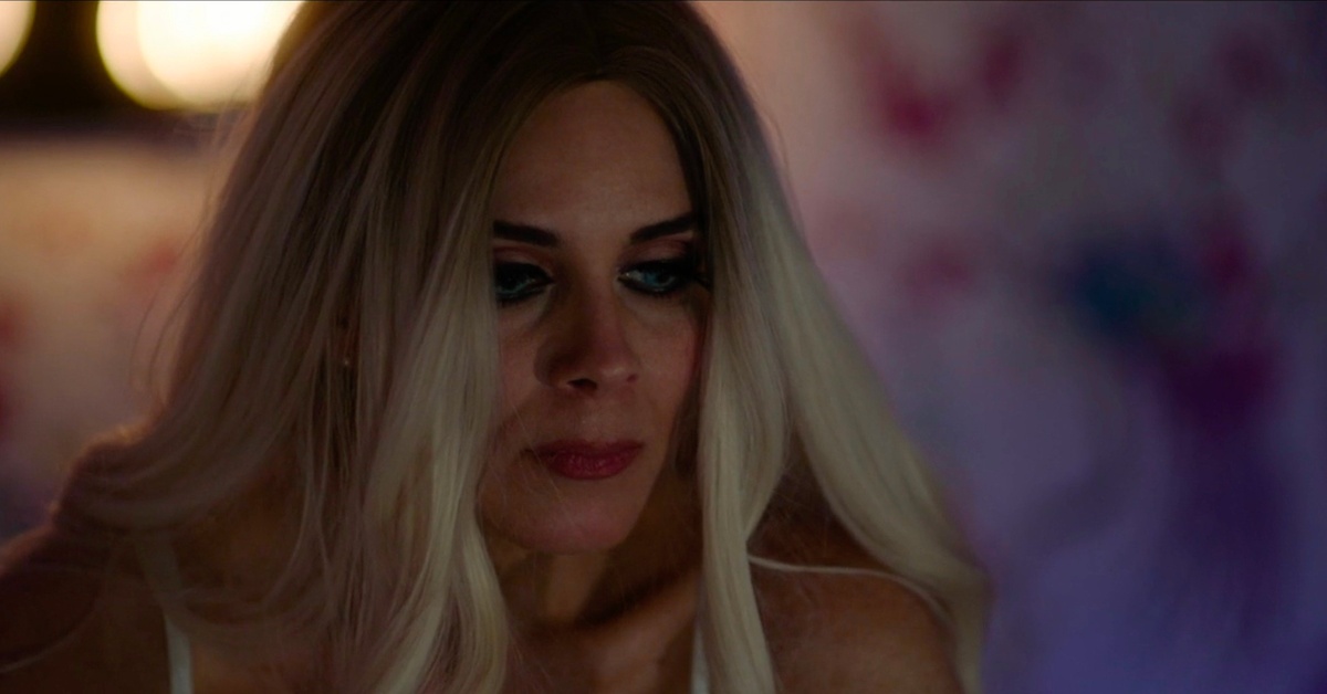 Pourquoi Alice fait-elle de la webcam sexy dans Doute raisonnable? À l'heure des réponses