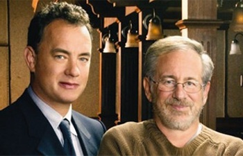 Steven Spielberg et Tom Hanks commencent le tournage d'un nouveau drame de guerre