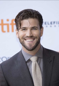 Austin Stowell