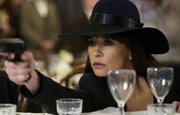 Catherine Zeta-Jones dans l'adaptation cinématographique de la série Dad's Army