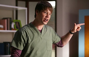 Ike Barinholtz obtient le premier rôle de la comédie The Nest