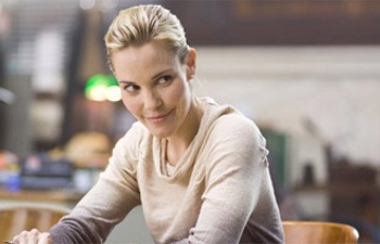 Leslie Bibb se joint à Hell Baby