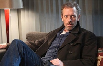 Hugh Laurie pourrait être le vilain de Robocop