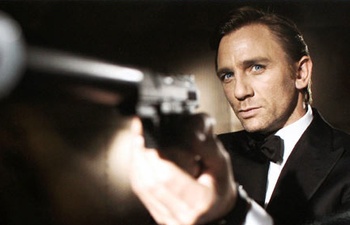 James Bond trouve un distributeur