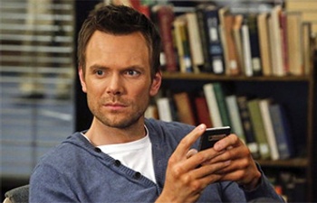 Joel McHale dans Beware the Night