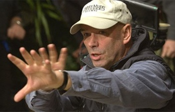 Martin Campbell s'intéresse à Alpha