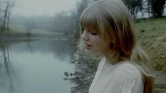 Vidéoclip de « Safe & Sound »