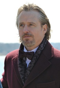 Linus Roache