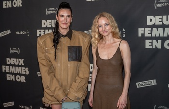 Un tapis rouge rempli de vedettes pour le film Deux femmes en or