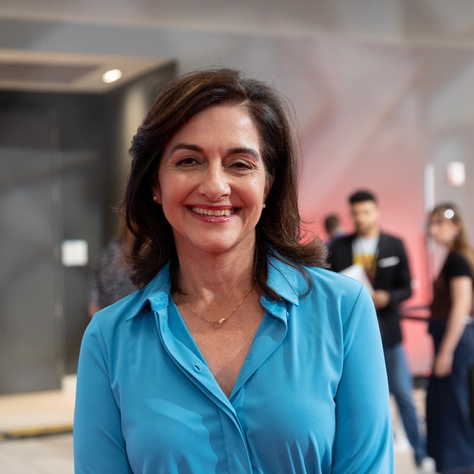 Brigitte Coutu - Productrice exécutive | Qui Joue Qui