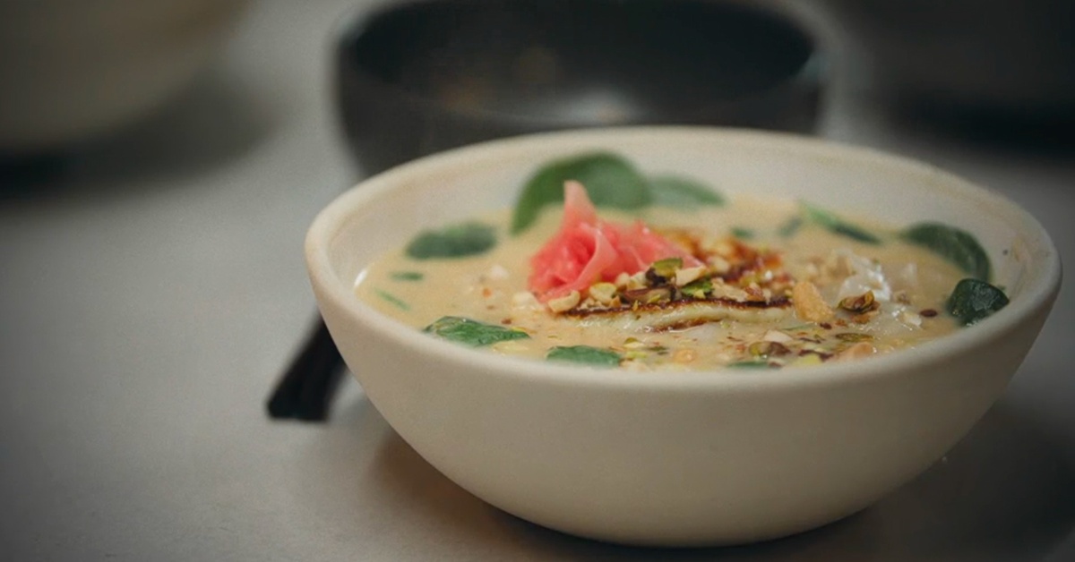 Recette Exclusive : La Soupe Miso Coco Crémeuse de Miss Sushi, Véritable Découverte Culinaire !
